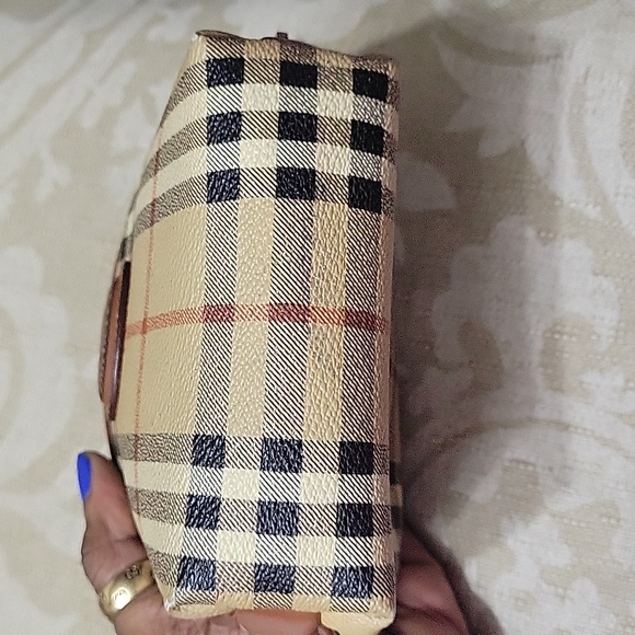 BURBERRYS VINTAGE COSMETIC BAG - Picture 9 of 11